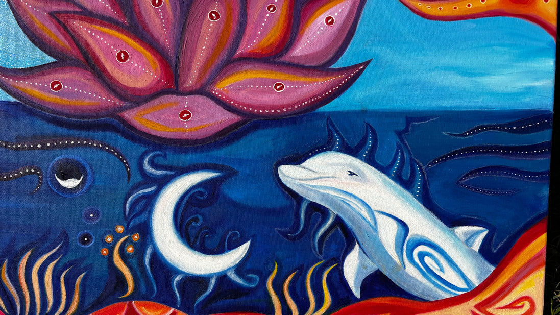 Ein Ausschnitt aus dem Ölgemälde namens "Sonnenlotus" von Laura Gilliar mit einem Delfin der unter einem Lotus schwimmt.