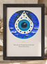 Kunstdruck mit Nazar-Auge in kosmischem Blau, Weiß und Schwarz, gestaltet in einer detailreichen mosaikähnlichen Optik.