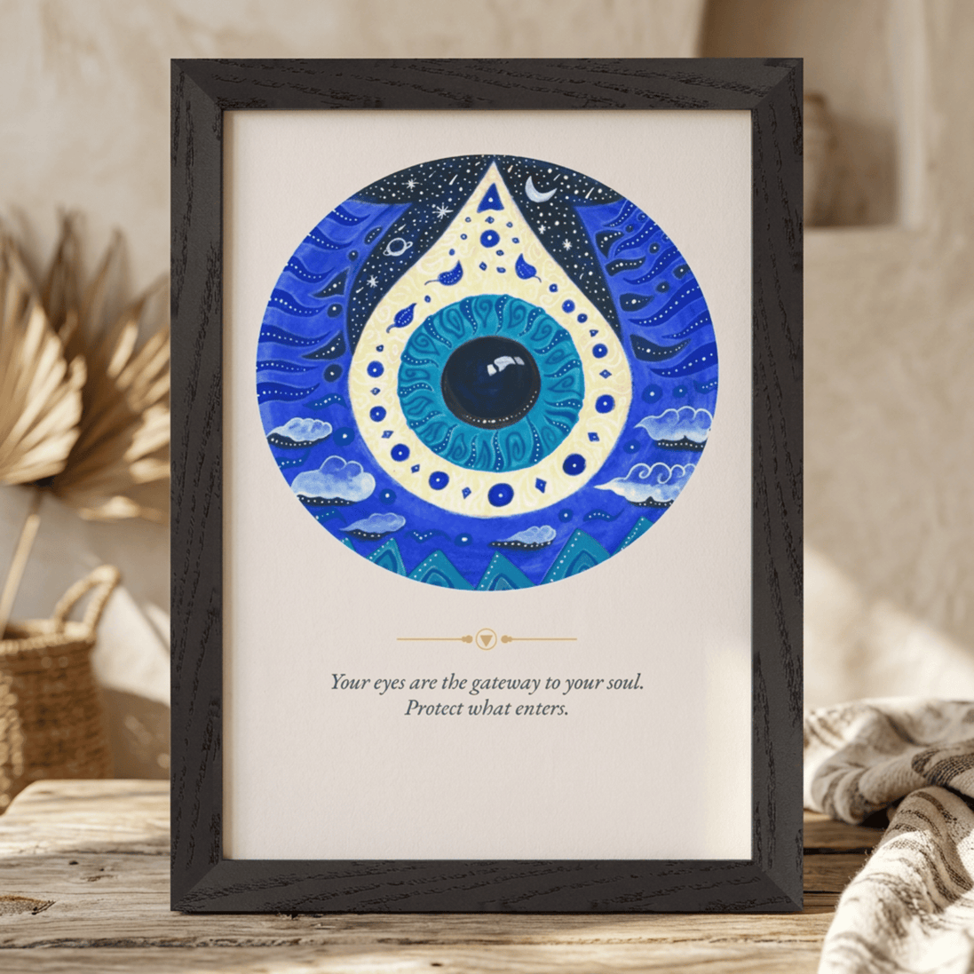 Kunstdruck mit Nazar-Auge in kosmischem Blau, Weiß und Schwarz, gestaltet in einer detailreichen mosaikähnlichen Optik.
